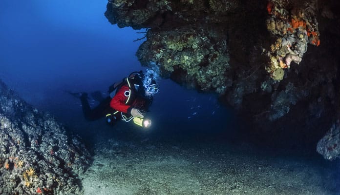 The-Best-Underwater-Dive-Lights