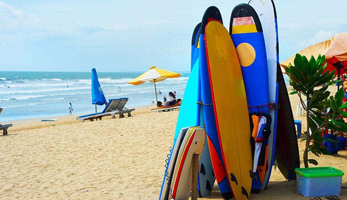 Surfboards_and_funboards_on_beach