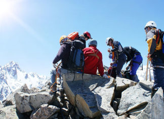 Mountain_Climbing_Outfit_Guide_And_Checklist