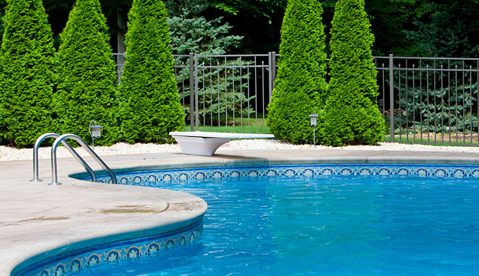 How_Much_Does_It_Cost_to_Put_A_Fence_Around_A_Pool_