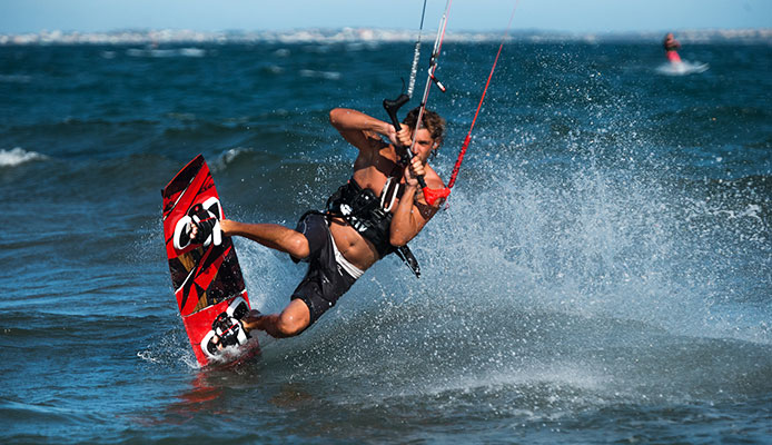 Kitesurfing_vs_Kiteboarding_Comparison_Guide